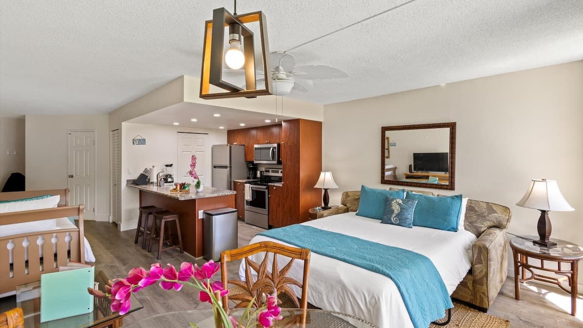 Condo in Kihei · ★4.94 · 1 bedroom · 3 beds · 2 private baths - Photo 4