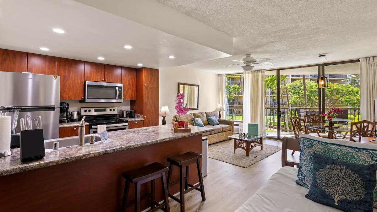Condo in Kihei · ★4.94 · 1 bedroom · 3 beds · 2 private baths - Photo 3