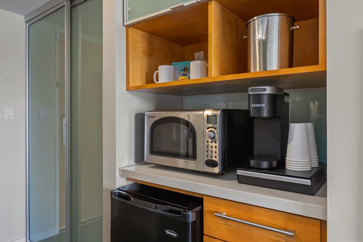 Condo in Honolulu · ★4.89 · 1 bedroom · 2 beds · 1 private bath - Photo 3