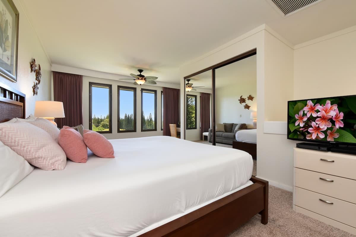 Condo in Lahaina · ★4.85 · 1 bedroom · 4 beds · 1.5 private baths - Photo 1