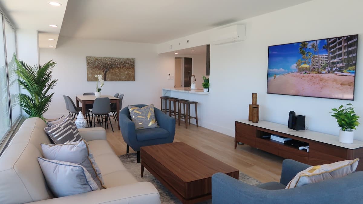 Condo in Honolulu · ★4.97 · 2 bedrooms · 4 beds · 2 private baths - Photo 4
