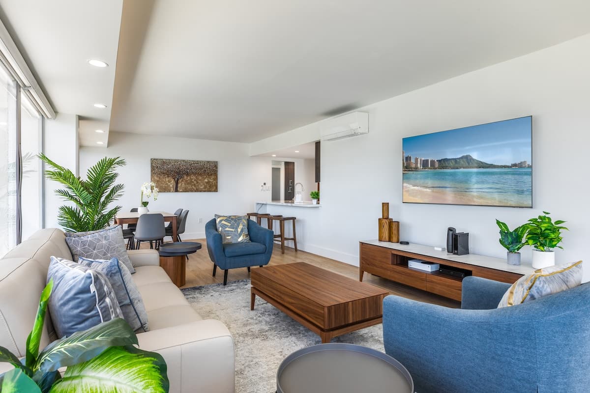 Condo in Honolulu · ★4.97 · 2 bedrooms · 4 beds · 2 private baths - Photo 1