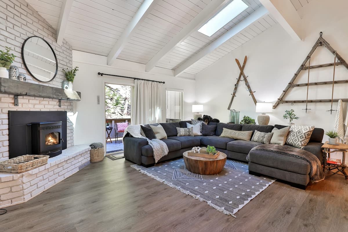 Townhouse in Incline Village · ★4.97 · 3 bedrooms · 4 beds · 3.5 private baths - Photo 4