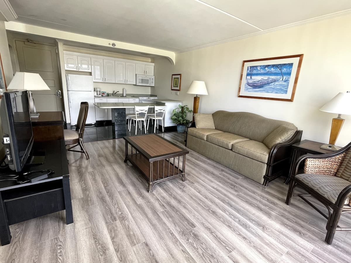Condo in Honolulu · ★4.84 · 1 bedroom · 2 beds · 1 private bath - Photo 2