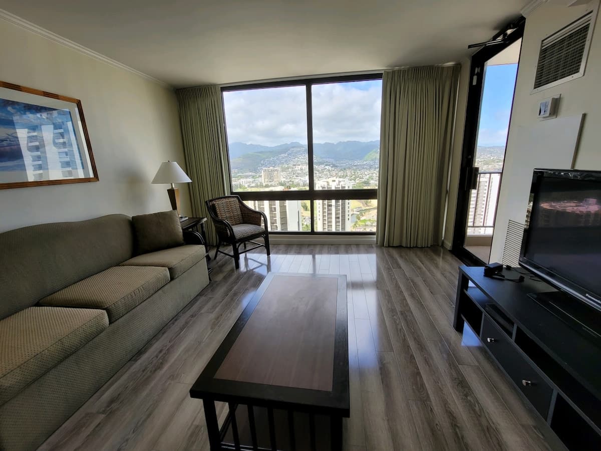 Condo in Honolulu · ★4.84 · 1 bedroom · 2 beds · 1 private bath - Photo 1
