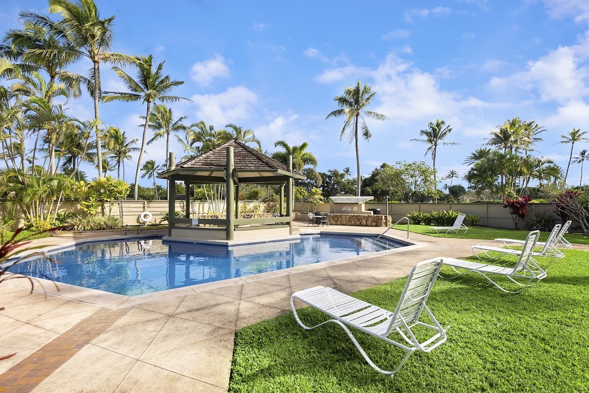 Condo in Kahuku · ★4.97 · 2 bedrooms · 3 beds · 2.5 private baths - Photo 4