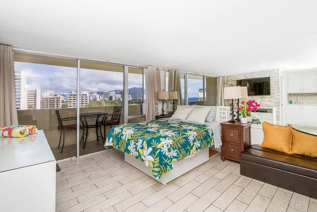 Waikiki - Ocean Front Hotel - Photo 2