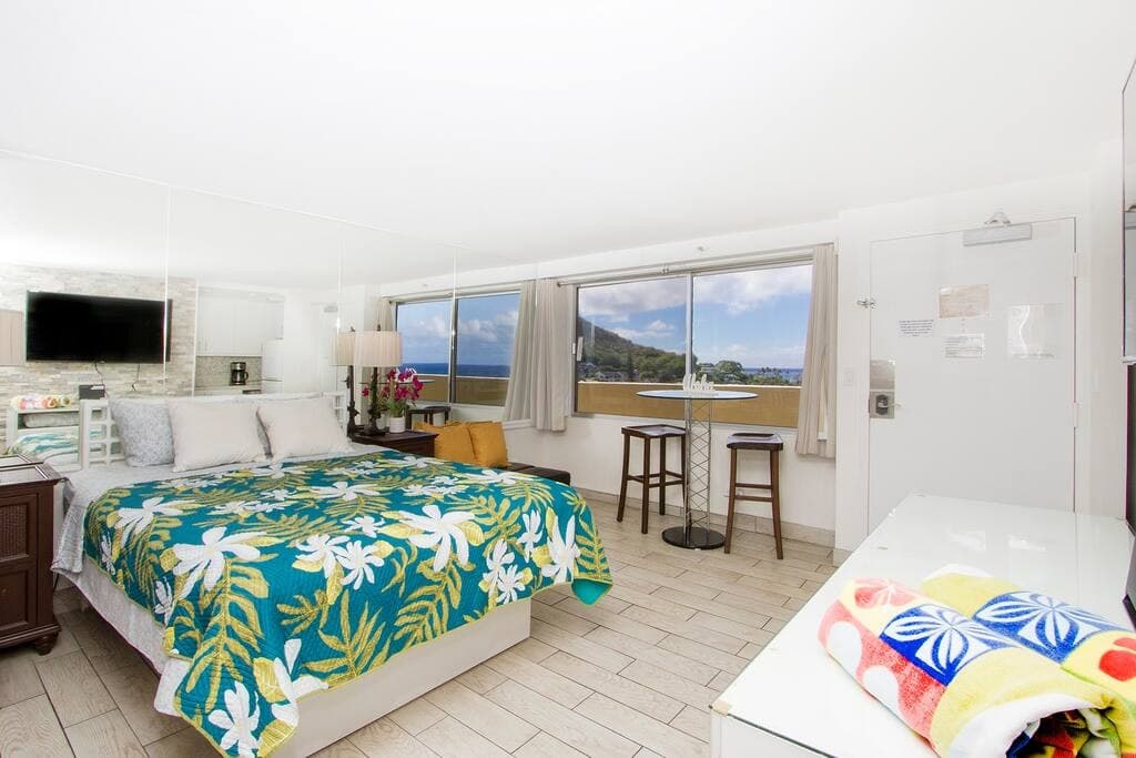 Waikiki - Ocean Front Hotel - Photo 3