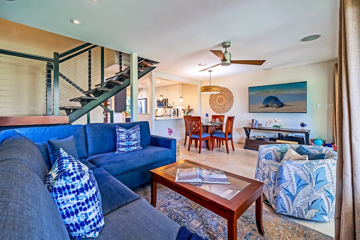Townhouse in Lahaina · ★4.96 · 2 bedrooms · 3 beds · 2.5 baths - Photo 4