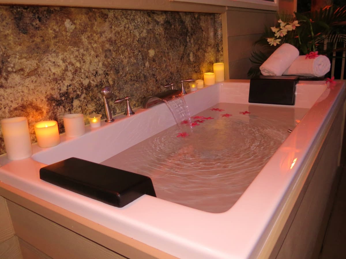 Privacy, Luxury, Ocean View Cottage, HotTub, K-Bed - Photo 1