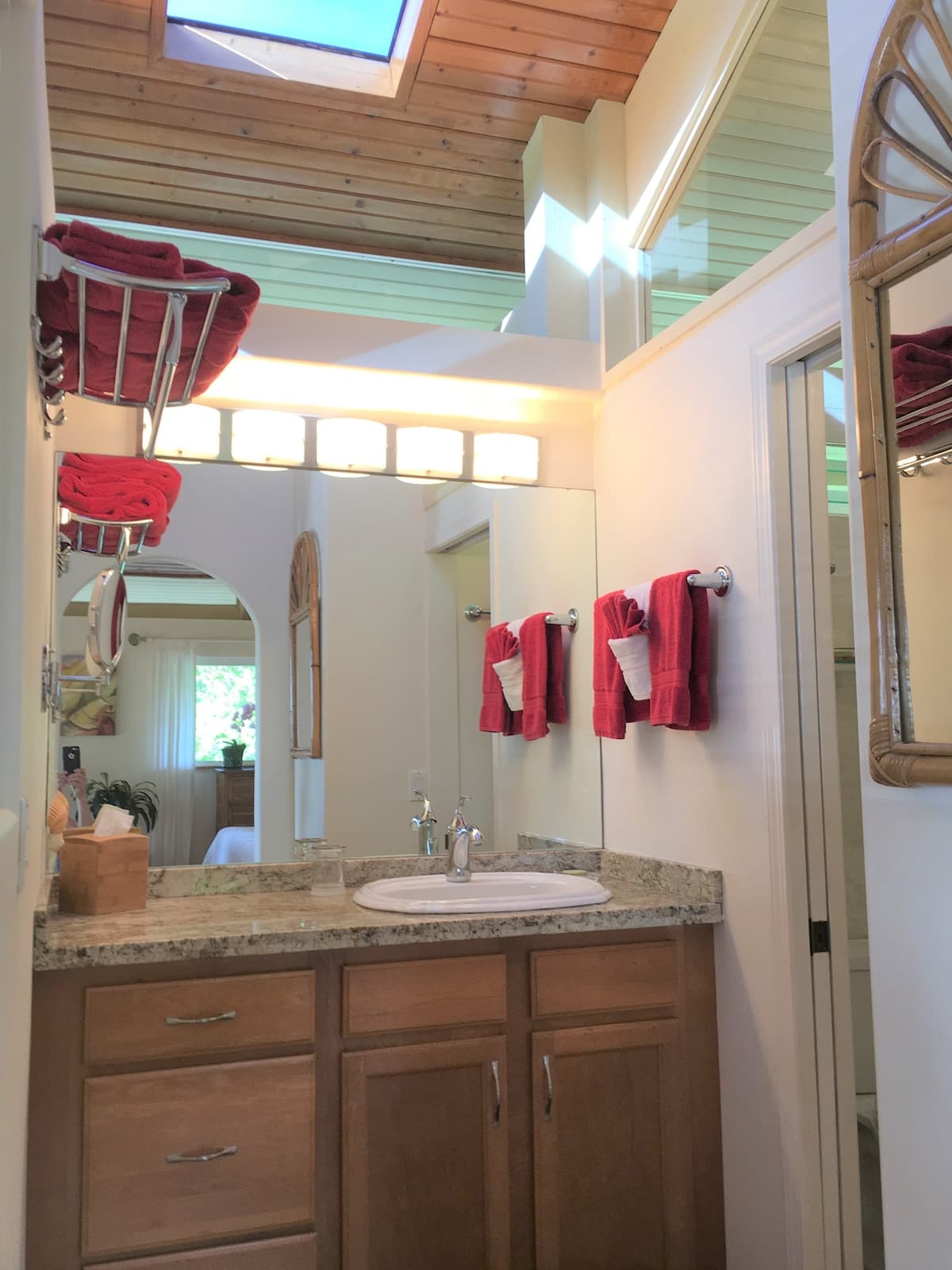 Privacy, Luxury, Ocean View Cottage, HotTub, K-Bed - Photo 4