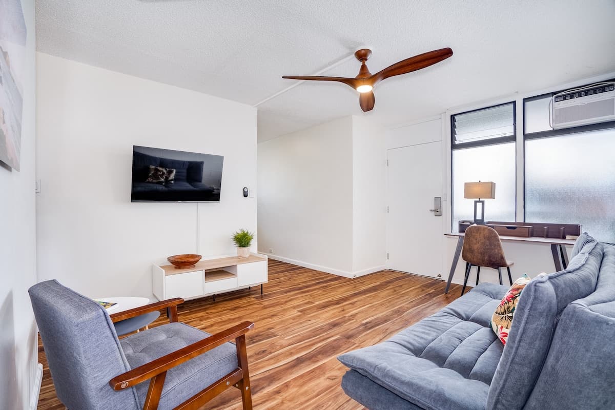 Condo in Honolulu · ★4.73 · 1 bedroom · 2 beds · 1 private bath - Photo 2
