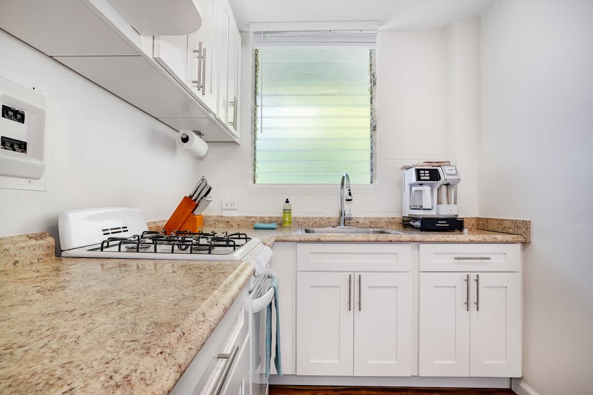 Condo in Honolulu · ★4.73 · 1 bedroom · 2 beds · 1 private bath - Photo 4