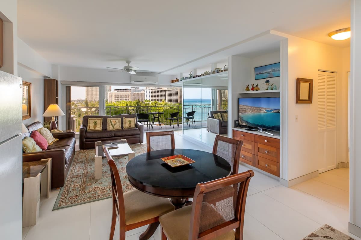 Waikiki Shore Unit 906 Ocean View *Summer Specia!* - Photo 5