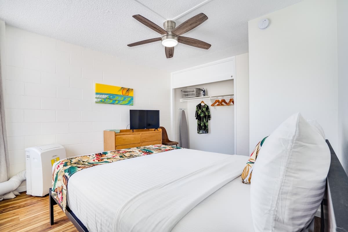 Condo in Honolulu · ★4.73 · 1 bedroom · 2 beds · 1 private bath - Photo 2