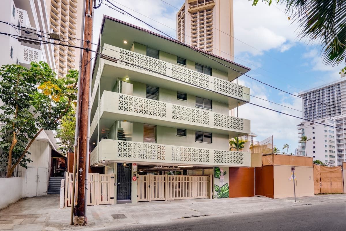 Condo in Honolulu · ★4.73 · 1 bedroom · 2 beds · 1 private bath - Photo 3