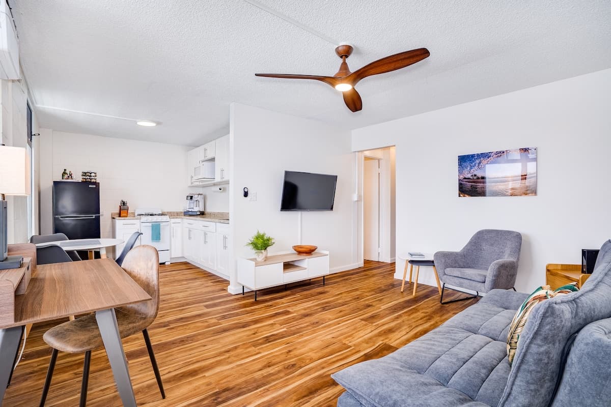 Condo in Honolulu · ★4.73 · 1 bedroom · 2 beds · 1 private bath - Photo 1