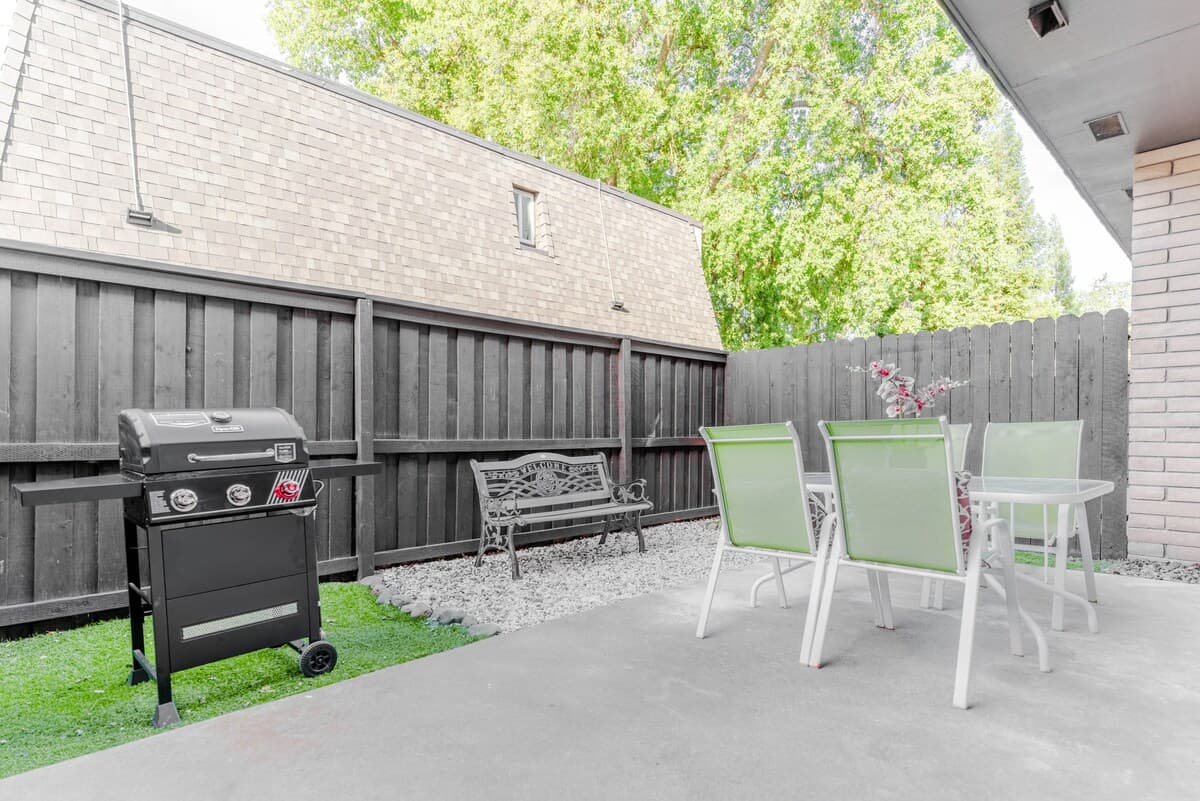 Newly Remodeled 2-Story Townhome Near Downtown - Photo 5