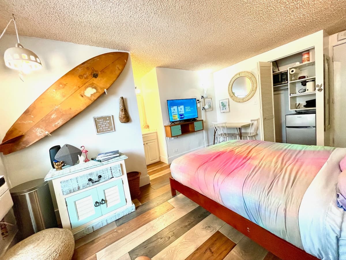 The Beach and the Sea in Waikiki, Boho, Chic for 2 - Photo 2