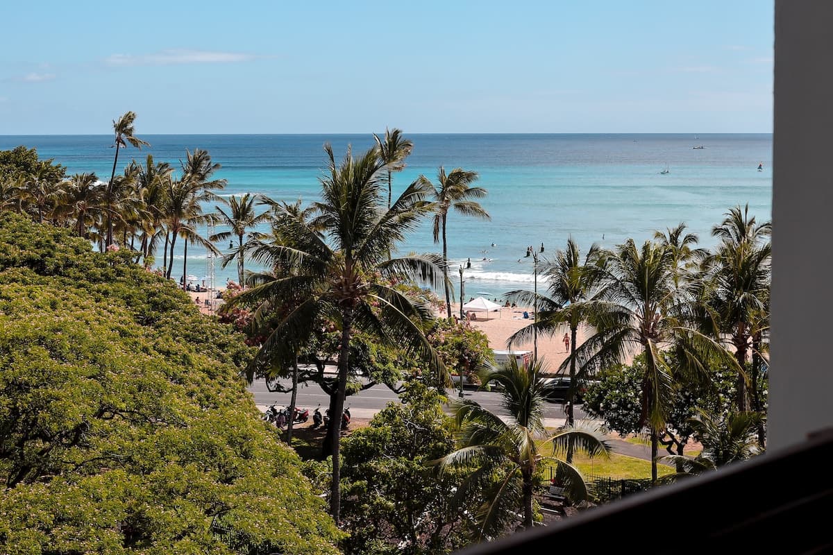 Condo in Honolulu · ★4.87 · 1 bedroom · 1 bed · 1 private bath - Photo 1
