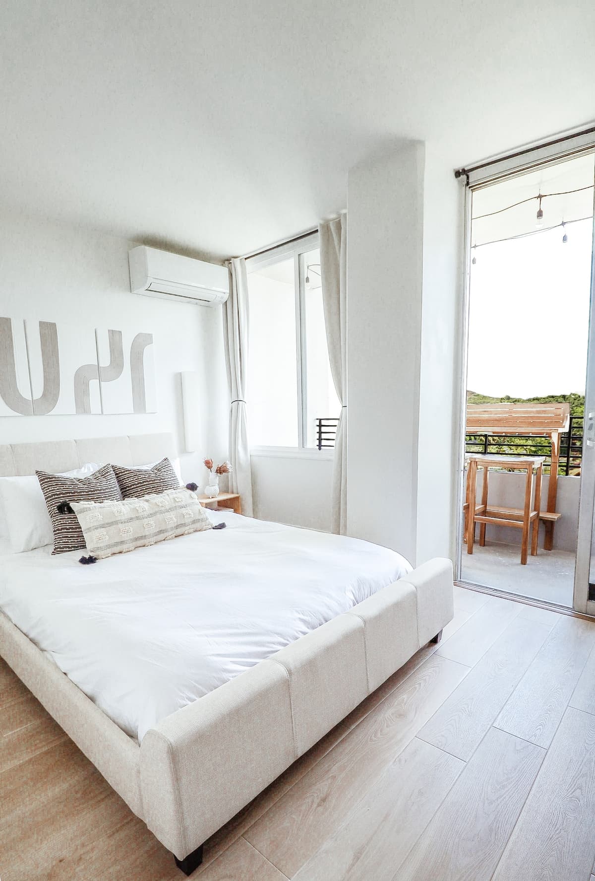 Condo in Honolulu · ★4.87 · 1 bedroom · 1 bed · 1 private bath - Photo 2