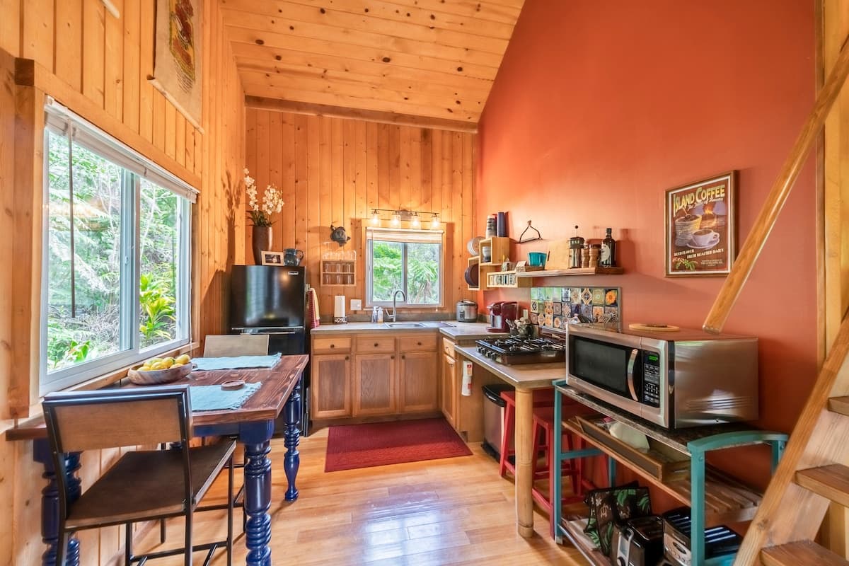 Cabin in Mountain View · ★4.95 · 2 bedrooms · 3 beds · 1 private bath - Photo 4
