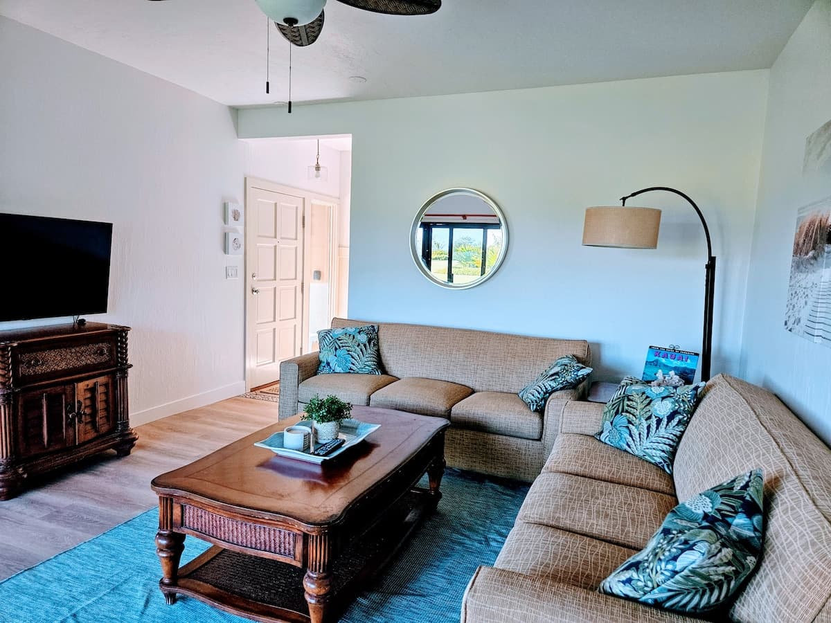 Condo in Lihue · ★4.87 · 1 bedroom · 2 beds · 1.5 baths - Photo 4