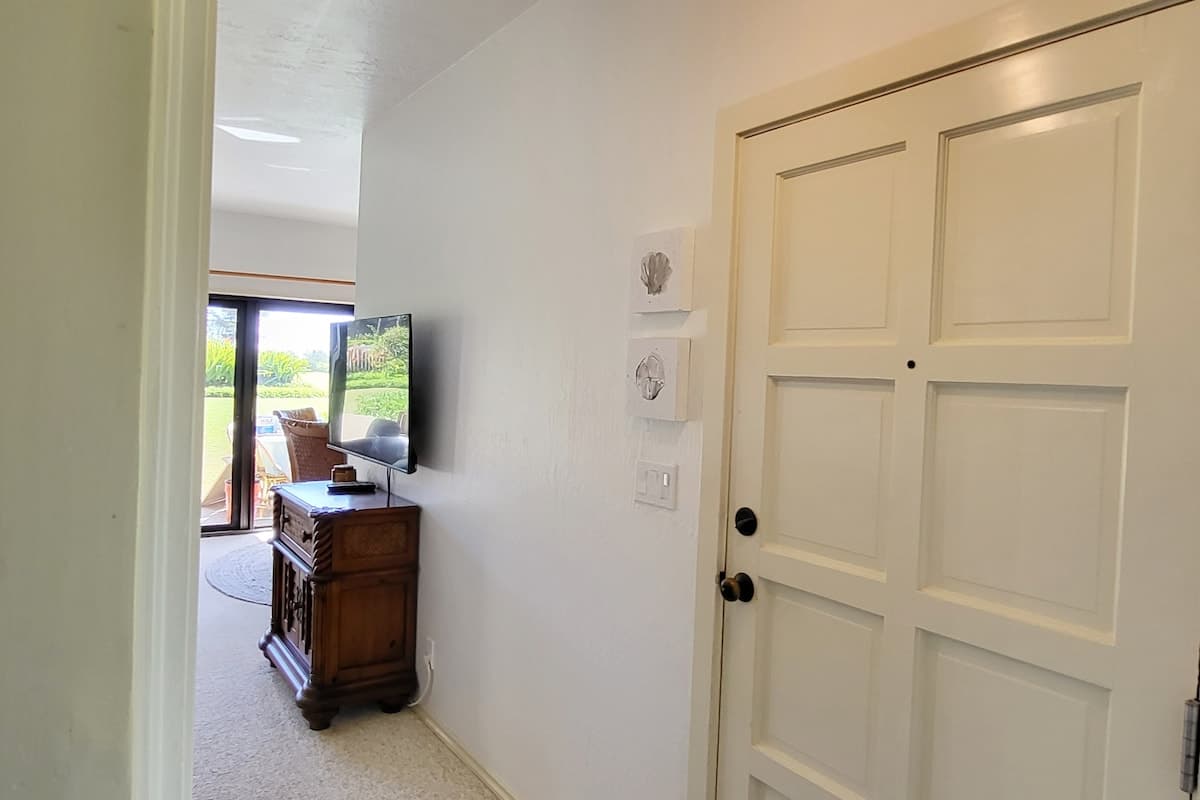 Condo in Lihue · ★4.87 · 1 bedroom · 2 beds · 1.5 baths - Photo 2