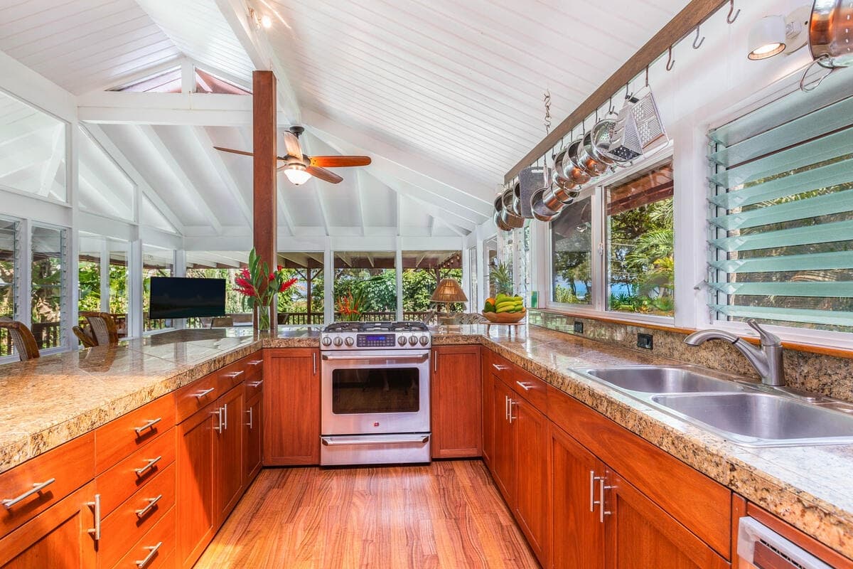 Home in Hanalei · ★4.98 · 4 bedrooms · 4 beds · 2 baths - Photo 4