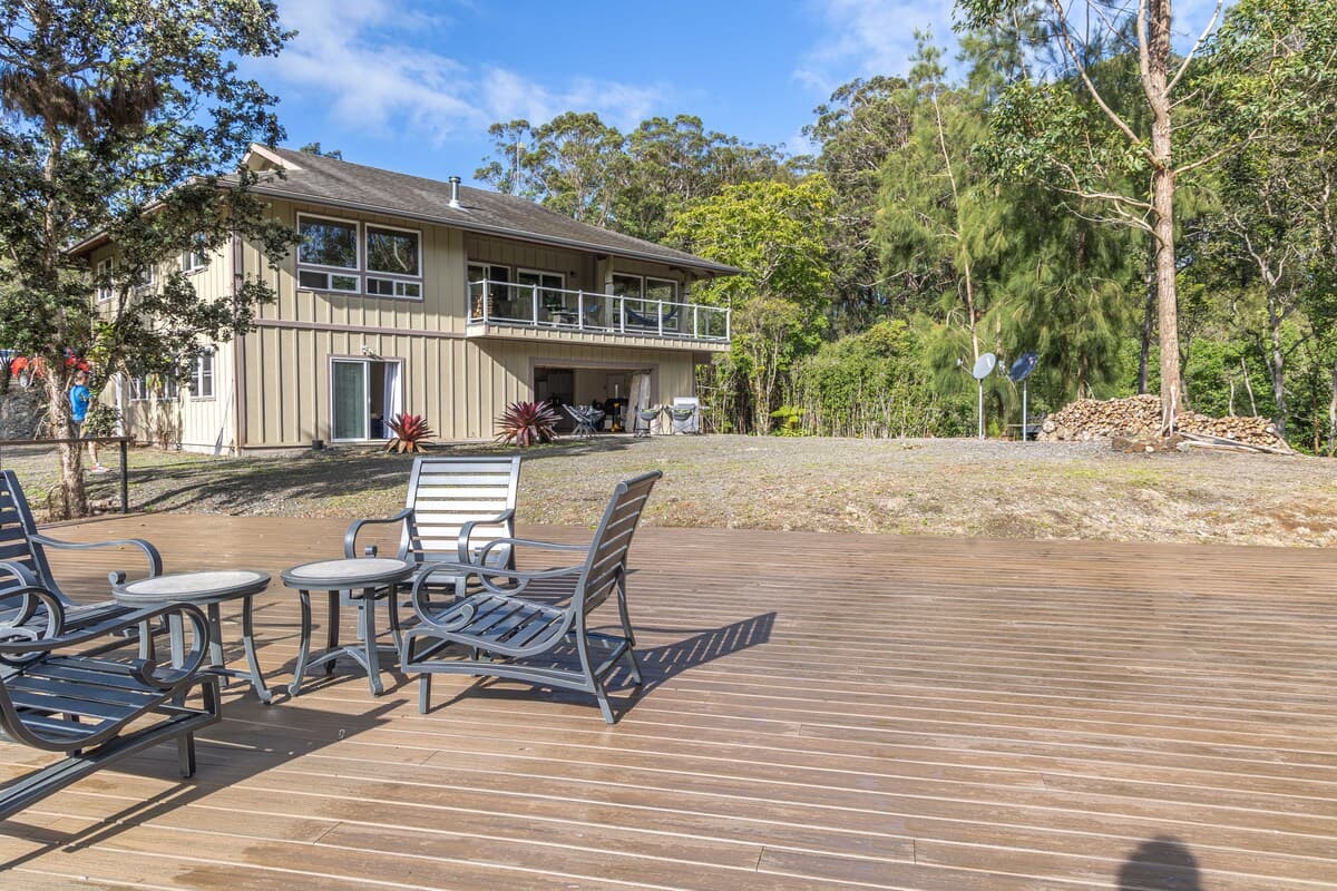Home in Honokaa · ★5.0 · 1 bedroom · 3 beds · 1 private bath - Photo 3
