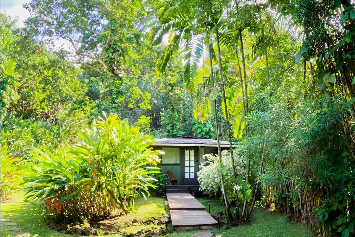 Ipo Cottage - Steps to the beach - Photo 1