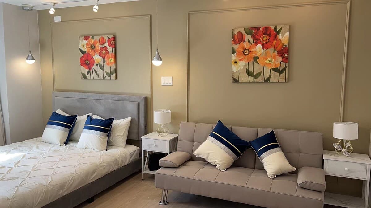 Condo in Honolulu · ★4.6 · Studio · 2 beds · 1 private bath - Photo 2