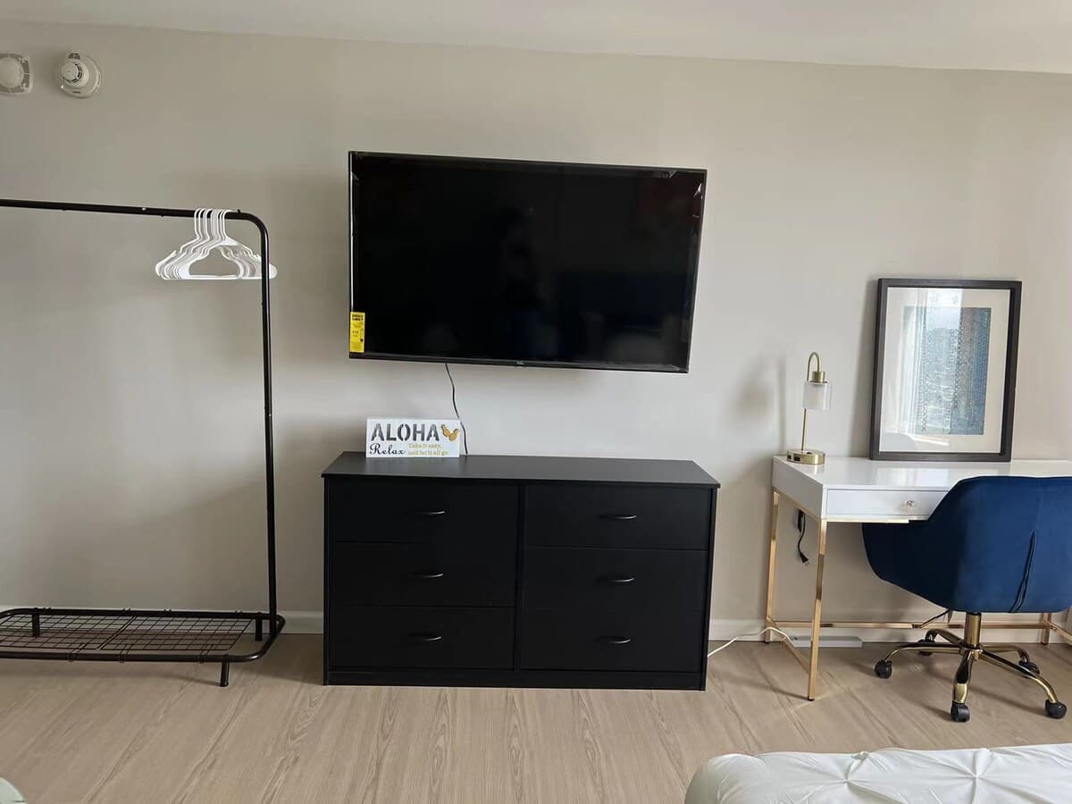 Condo in Honolulu · ★4.6 · Studio · 2 beds · 1 private bath - Photo 5