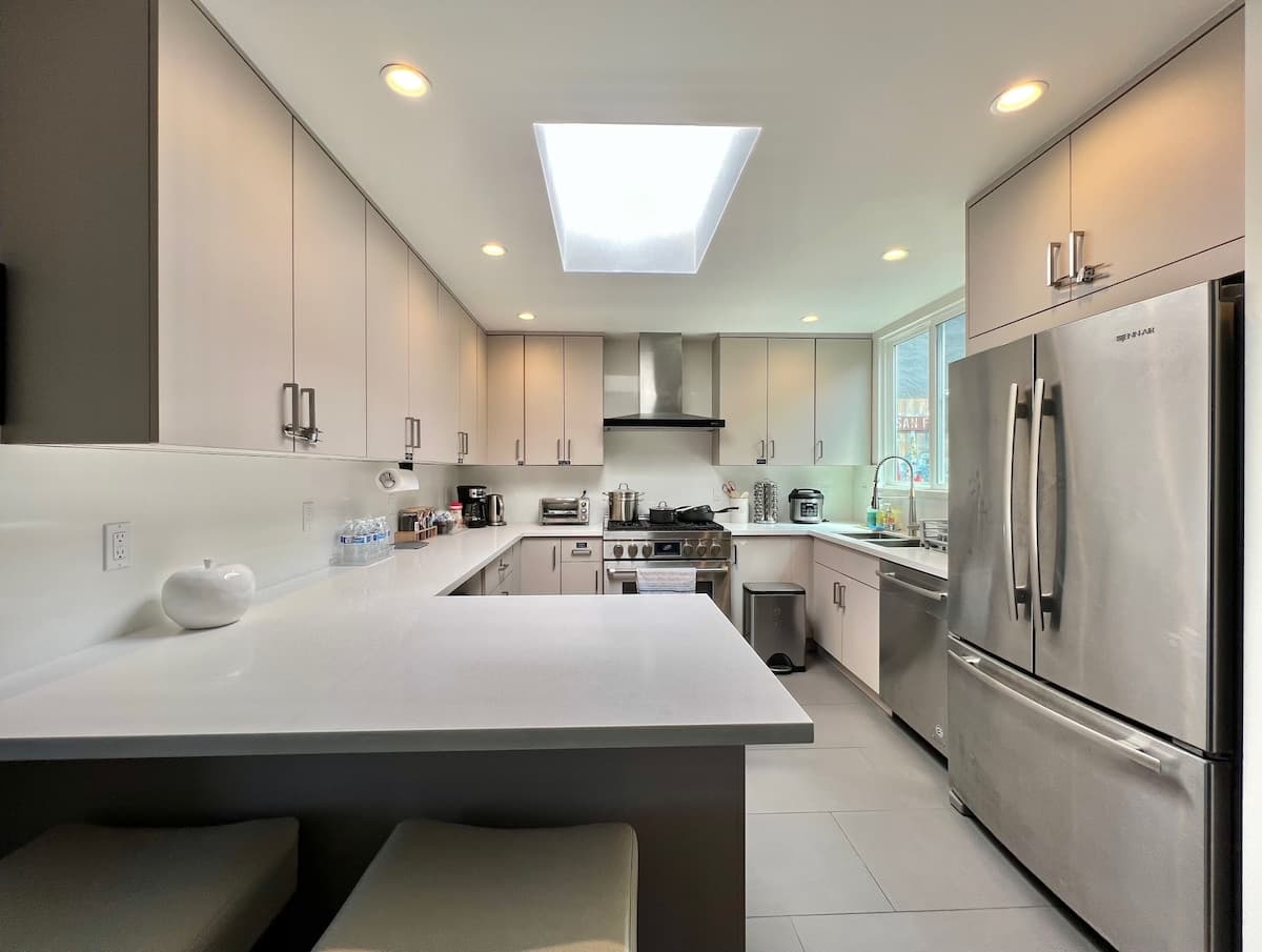 Newly Remodeled Sunset Flat, 1 Parking Space - Photo 3