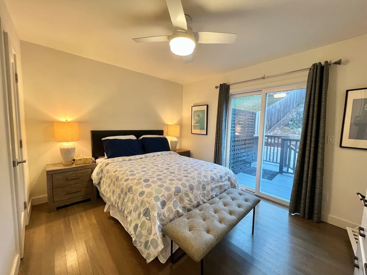 Newly Remodeled Sunset Flat with Parking - Photo 1