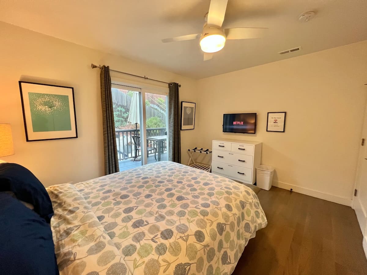 Newly Remodeled Sunset Flat with Parking - Photo 2