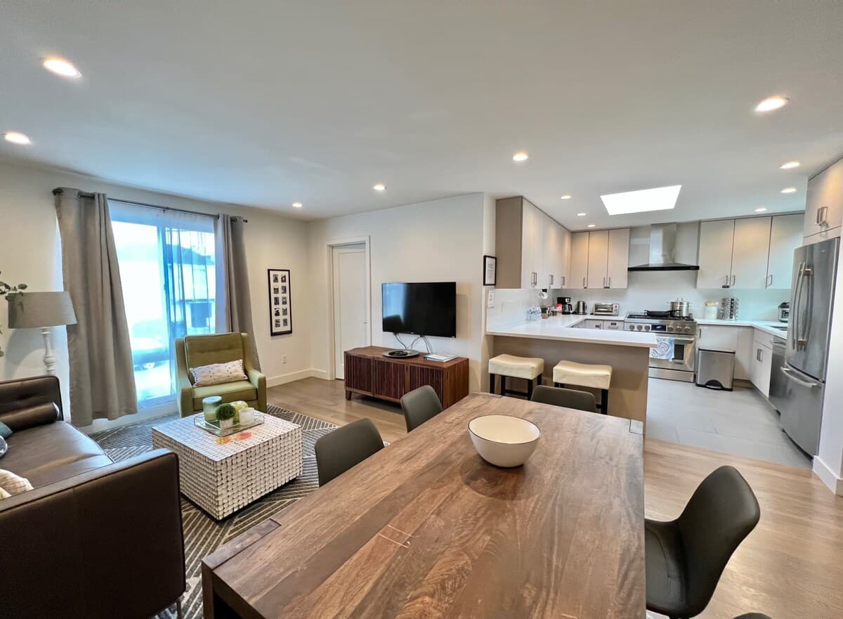 Newly Remodeled Sunset Flat with Parking - Photo 5