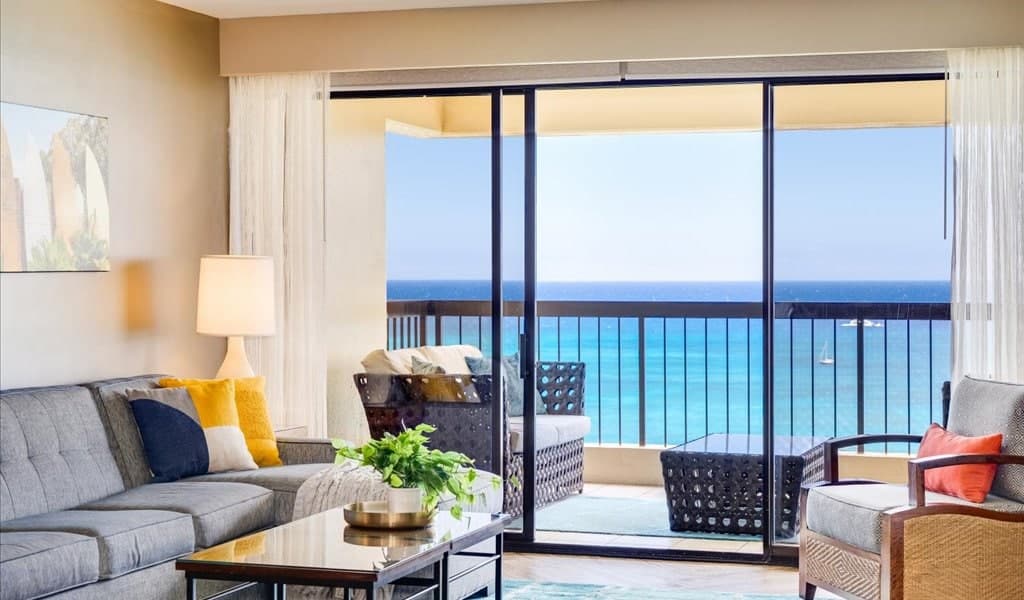 Condo in Honolulu · ★4.87 · 2 bedrooms · 3 beds · 2 private baths - Photo 1