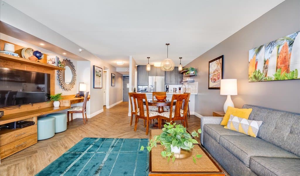 Condo in Honolulu · ★4.87 · 2 bedrooms · 3 beds · 2 private baths - Photo 4