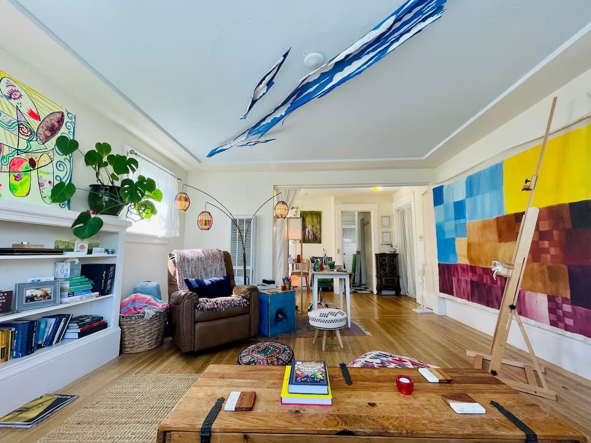 Bright, Spacious Artist's Apt. Walk to everything! - Photo 1