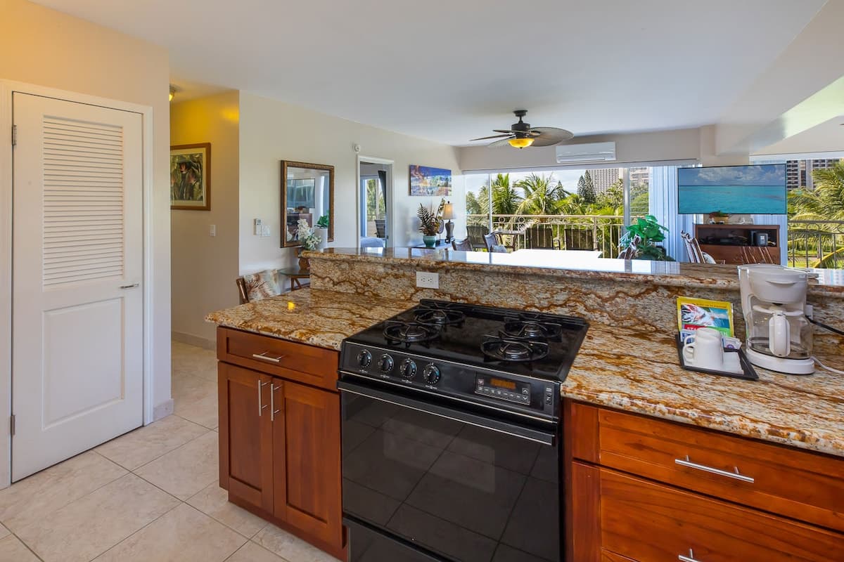 Waikiki Unit 518 ocean view 2B/2B*Summer Special!* - Photo 3