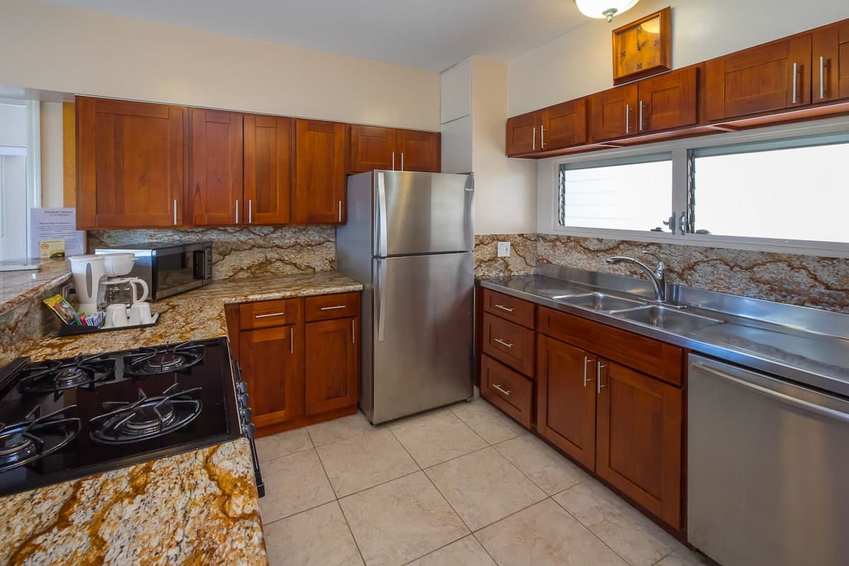 Waikiki Unit 518 ocean view 2B/2B*Summer Special!* - Photo 4