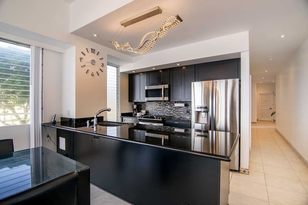 Waikiki Unit 202 Oceanfront *Summer Special!* - Photo 5