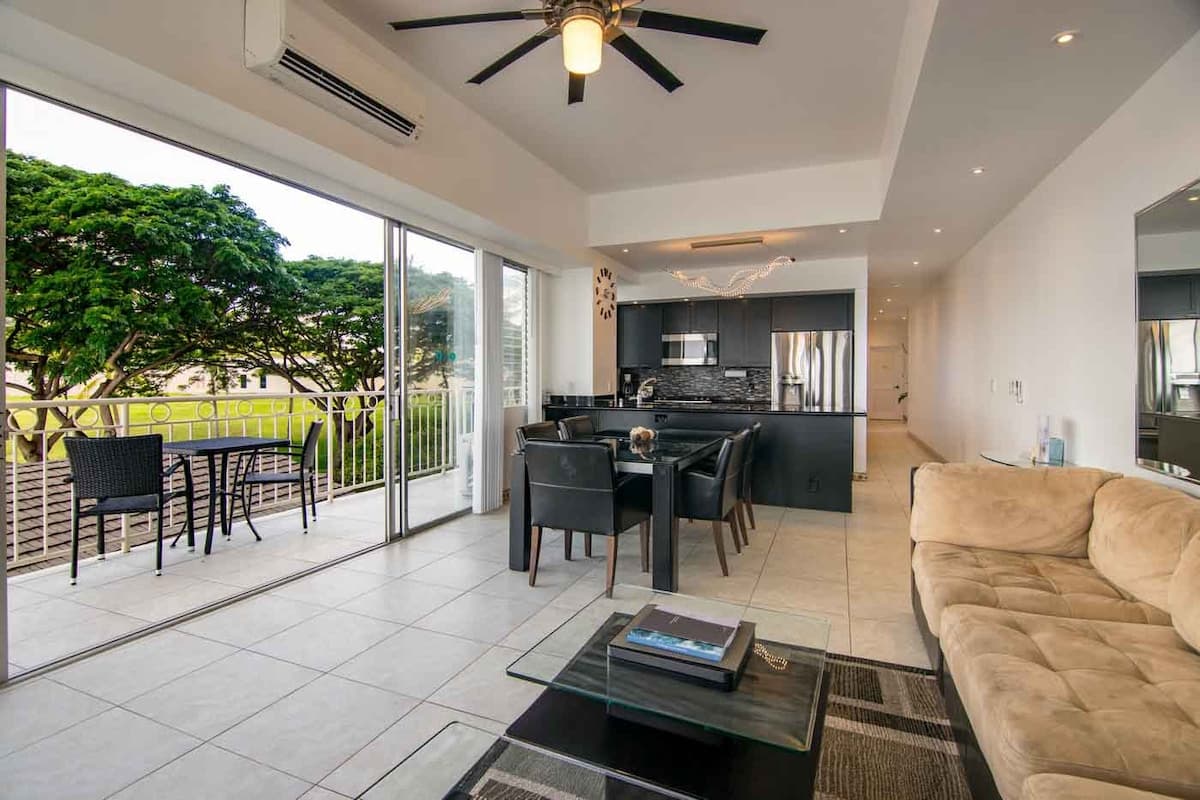 Waikiki Unit 202 Oceanfront *Summer Special!* - Photo 4