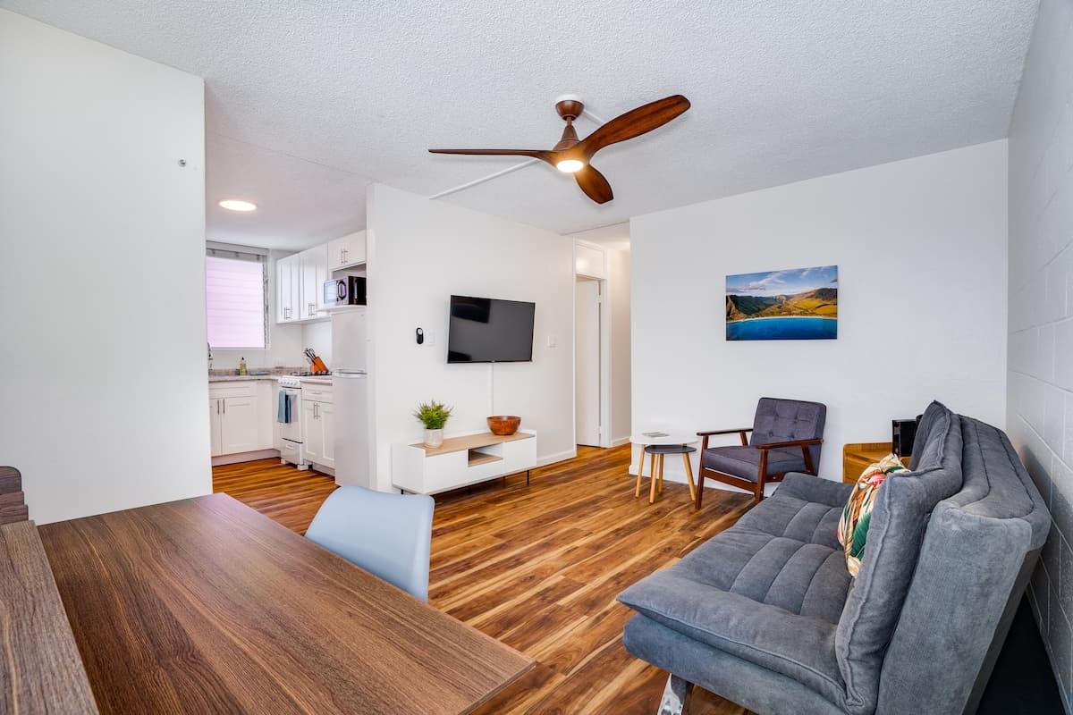 Condo in Honolulu · ★4.54 · 1 bedroom · 2 beds · 1 private bath - Photo 3
