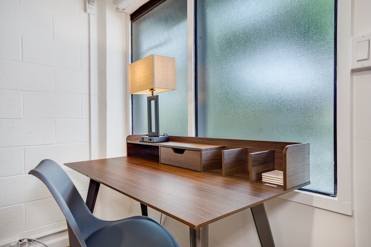 Condo in Honolulu · ★4.54 · 1 bedroom · 2 beds · 1 private bath - Photo 4