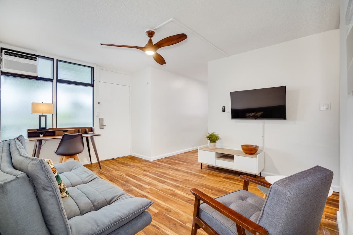 Condo in Honolulu · ★4.54 · 1 bedroom · 2 beds · 1 private bath - Photo 1