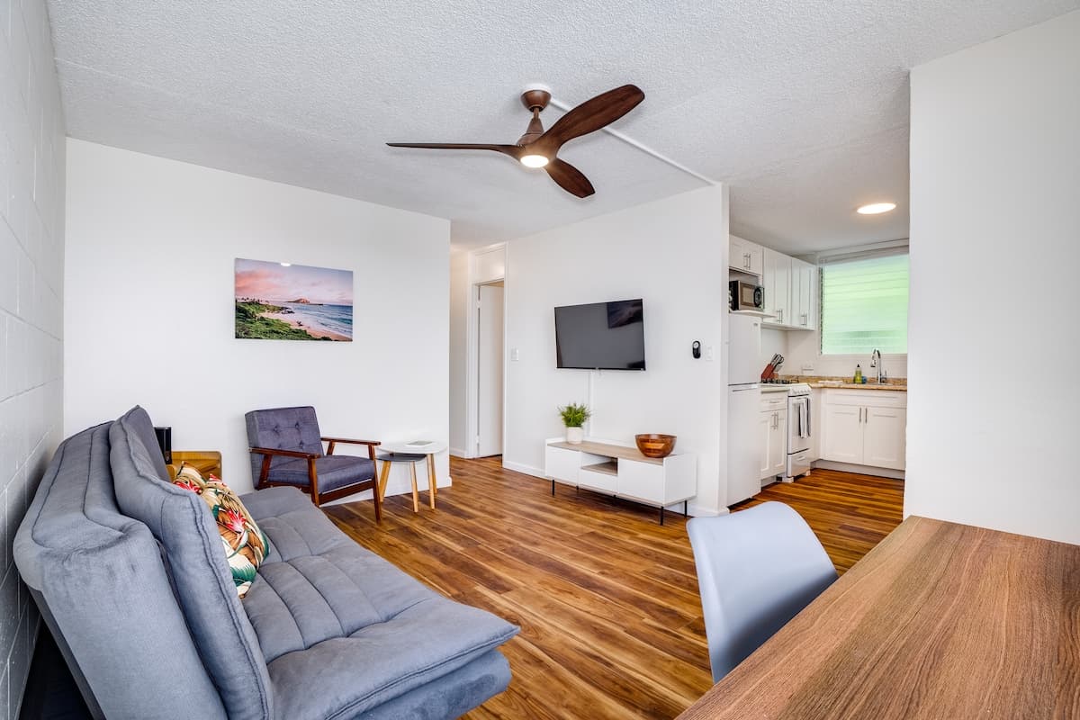 Condo in Honolulu · ★4.66 · 1 bedroom · 2 beds · 1 private bath - Photo 2