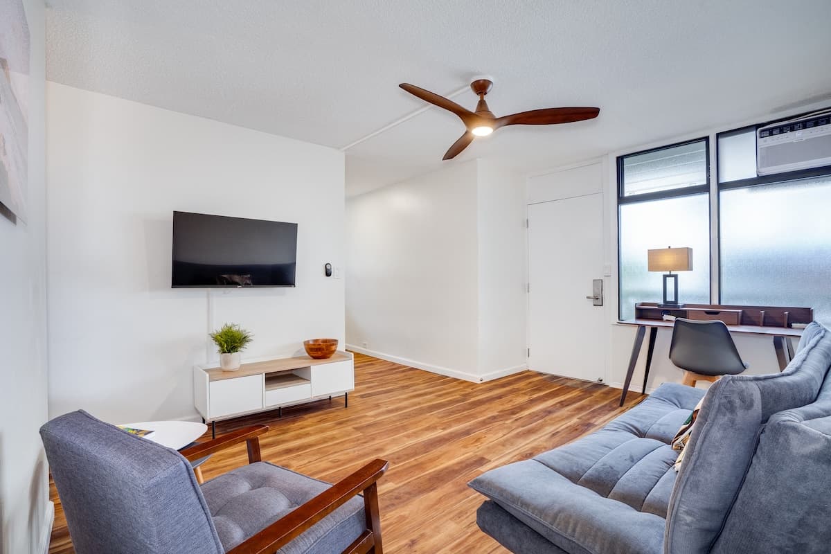 Condo in Honolulu · ★4.66 · 1 bedroom · 2 beds · 1 private bath - Photo 3