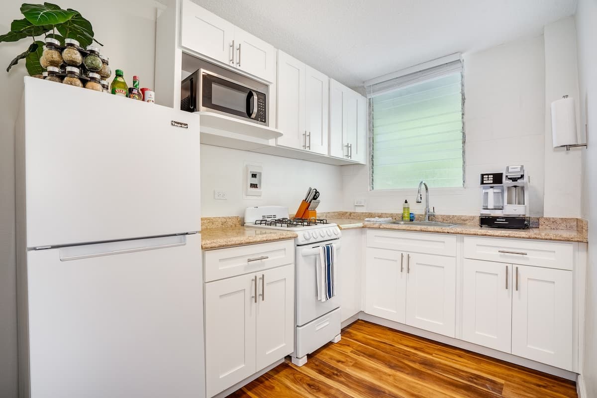 Condo in Honolulu · ★4.66 · 1 bedroom · 2 beds · 1 private bath - Photo 4